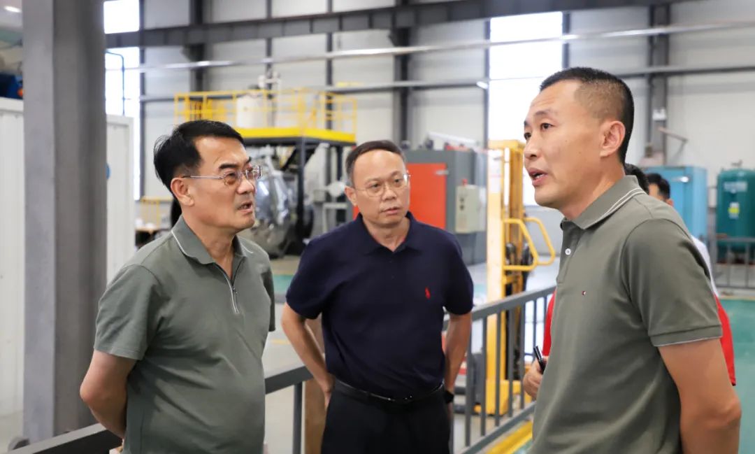 盧東磊深入電氣工程及汽車(chē)零配件企業(yè)調(diào)研 強(qiáng)調(diào)創(chuàng)新驅(qū)動(dòng)與產(chǎn)業(yè)鏈協(xié)同發(fā)展